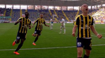 Michał Pazdan zamieszany w gola dla Ankaragucu. Kuriozalna bramka (VIDEO)